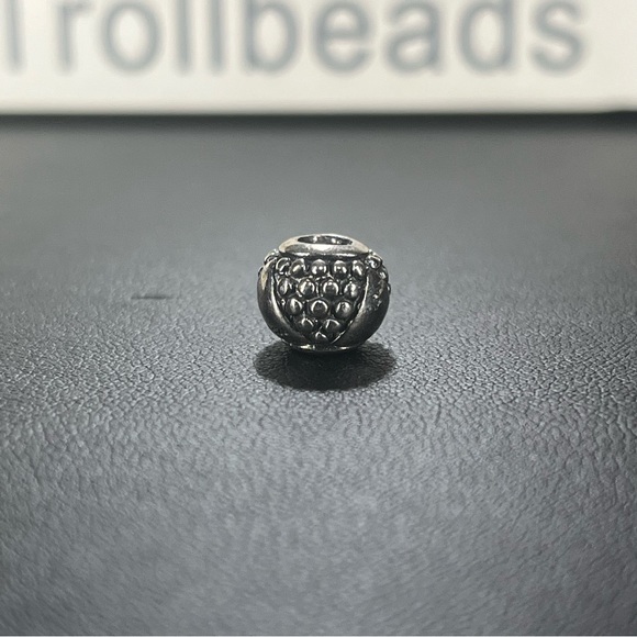 Trollbeads Etruscan Bead - Picture 5 of 9